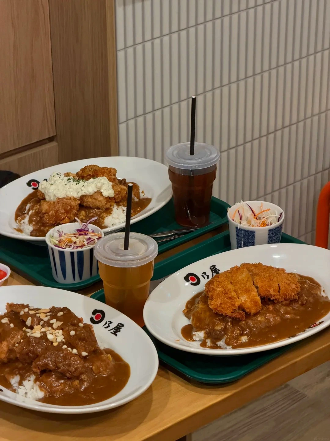 墨爾本餐廳供應的日式咖哩飯,配有裹粉炸豬排